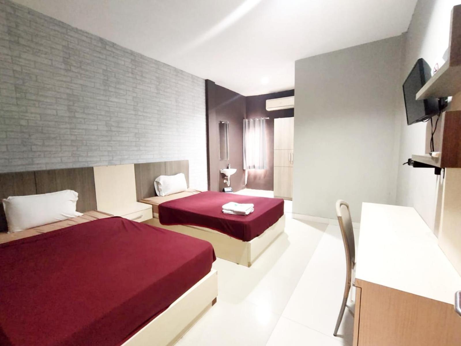 Tembok Batu Hotel 2*