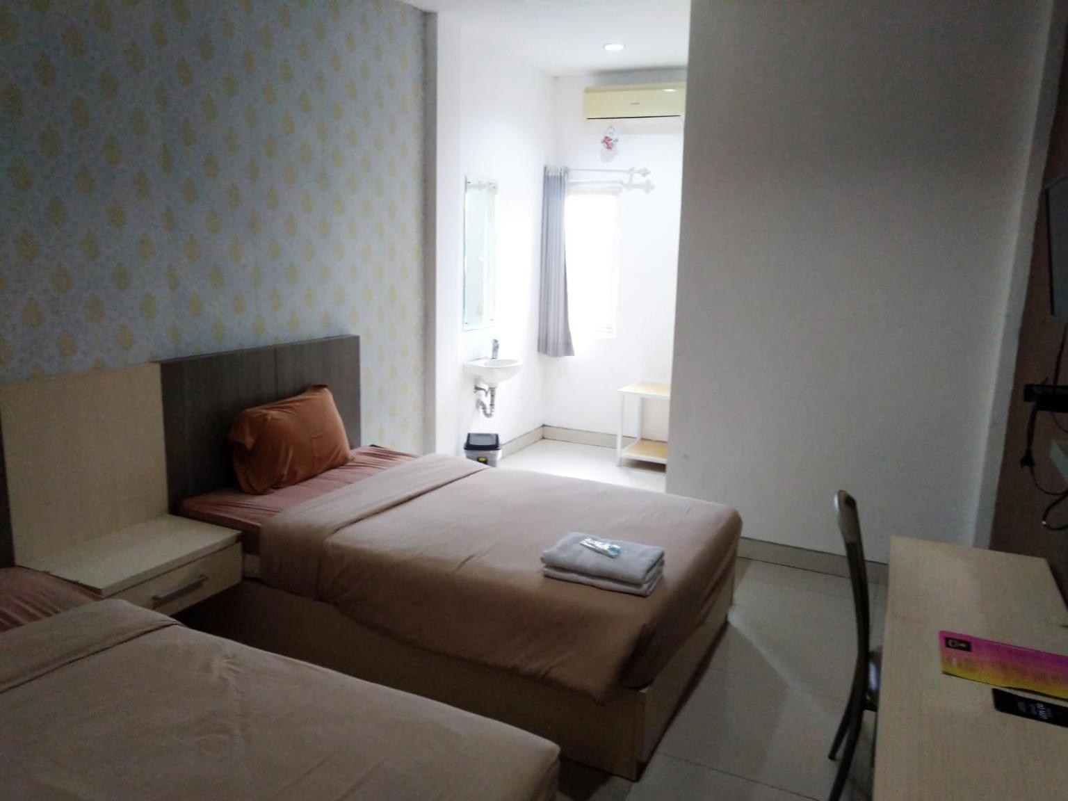 Hotel Tembok Batu