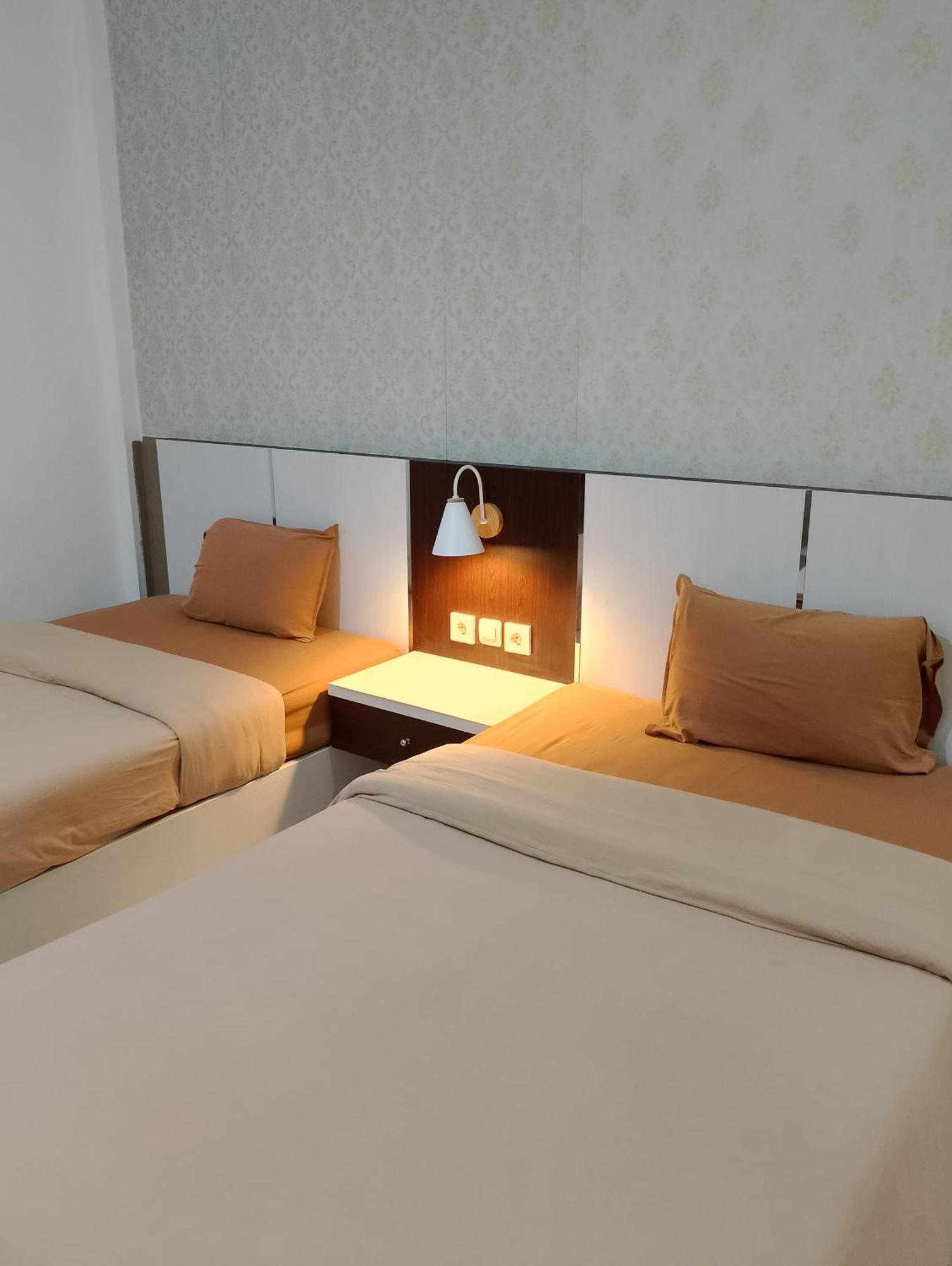 Hotel Tembok Batu 2*